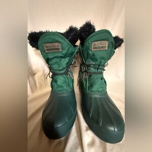VINTAGE SORELS.  Made in Canada!! Great clean condition!!!!!
